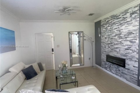 House in Homestead, Florida 5 bedrooms, 201.6 sq.m. № 1972141 - photo 5