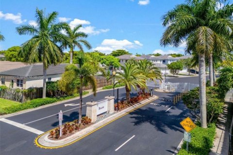 House in Homestead, Florida 5 bedrooms, 201.6 sq.m. № 1972141 - photo 1