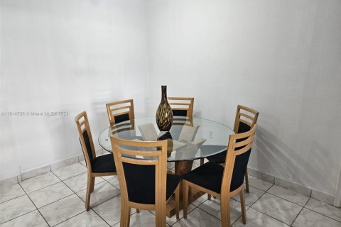 Condo in Aventura, Florida, 2 bedrooms № 1236423 - photo 20