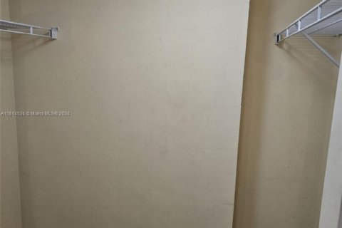 Condo in Aventura, Florida, 2 bedrooms № 1236423 - photo 27