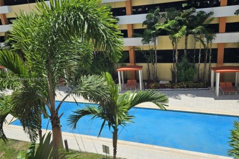 Condo in Aventura, Florida, 2 bedrooms № 1236423 - photo 16