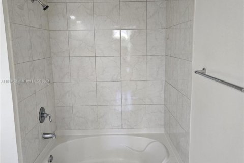 Condo in Aventura, Florida, 2 bedrooms № 1236423 - photo 29