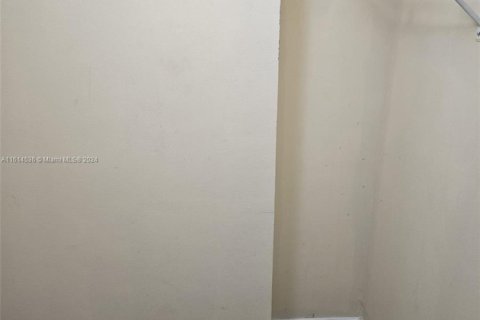 Condo in Aventura, Florida, 2 bedrooms № 1236423 - photo 12