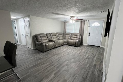 House in Holiday, Florida 4 bedrooms, 105.91 sq.m. № 2155628 - photo 3