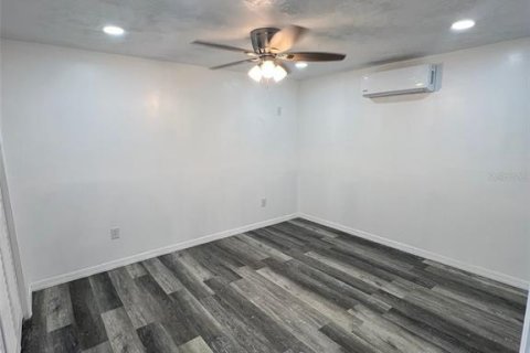 House in Holiday, Florida 4 bedrooms, 105.91 sq.m. № 2155628 - photo 16