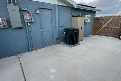 House in Holiday, Florida 4 bedrooms, 105.91 sq.m. № 2155628 - photo 21