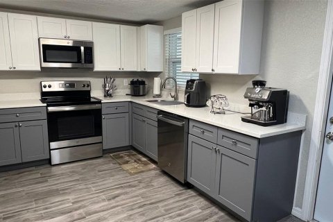 House in Holiday, Florida 4 bedrooms, 105.91 sq.m. № 2155628 - photo 11