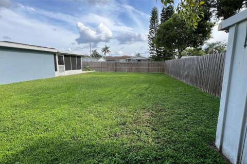 House in Holiday, Florida 4 bedrooms, 105.91 sq.m. № 2155628 - photo 20