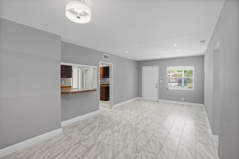 Casa en venta en Fort Lauderdale, Florida, 4 dormitorios, 156.82 m2 № 2254427 - foto 3