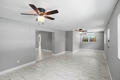Casa en venta en Fort Lauderdale, Florida, 4 dormitorios, 156.82 m2 № 2254427 - foto 4