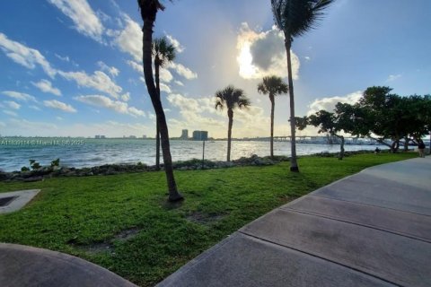 Condominio en alquiler en Miami, Florida, 2 dormitorios, 97.36 m2 № 1825761 - foto 22