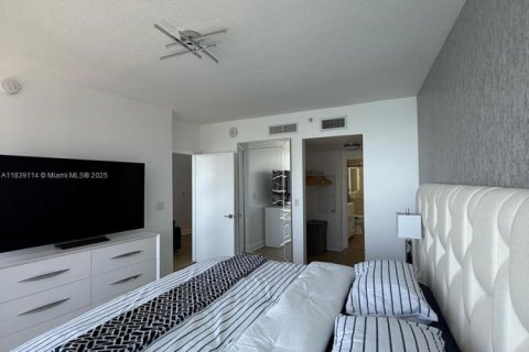 Condominio en alquiler en Miami, Florida, 2 dormitorios, 97.36 m2 № 1825761 - foto 3