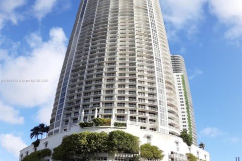 Condominio en alquiler en Miami, Florida, 2 dormitorios, 97.36 m2 № 1825761 - foto 1