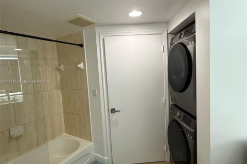 Condominio en alquiler en Miami, Florida, 2 dormitorios, 97.36 m2 № 1825761 - foto 19
