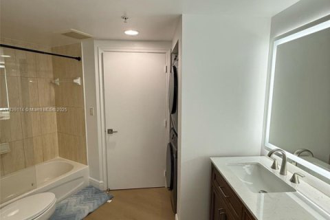Condominio en alquiler en Miami, Florida, 2 dormitorios, 97.36 m2 № 1825761 - foto 18