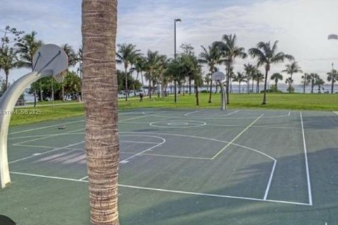 Condominio en alquiler en Miami, Florida, 2 dormitorios, 97.36 m2 № 1825761 - foto 26