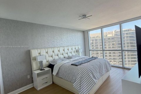 Condominio en alquiler en Miami, Florida, 2 dormitorios, 97.36 m2 № 1825761 - foto 11