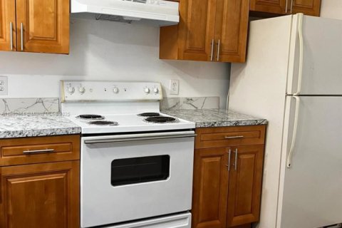 Condo in Oakland Park, Florida, 2 bedrooms  № 1862539 - photo 6