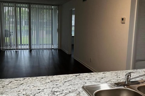 Condo in Oakland Park, Florida, 2 bedrooms  № 1862539 - photo 7