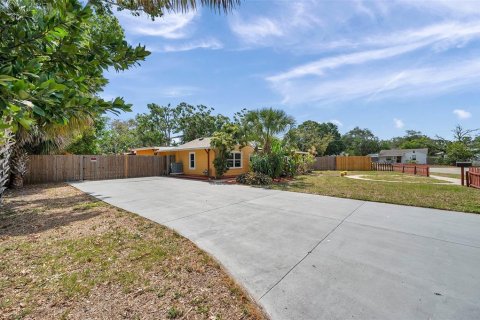 Casa en venta en Saint Petersburg, Florida, 3 dormitorios, 148.64 m2 № 1663131 - foto 5