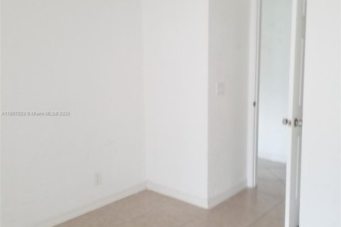 Condo in Margate, Florida, 2 bedrooms № 1933571 - photo 15