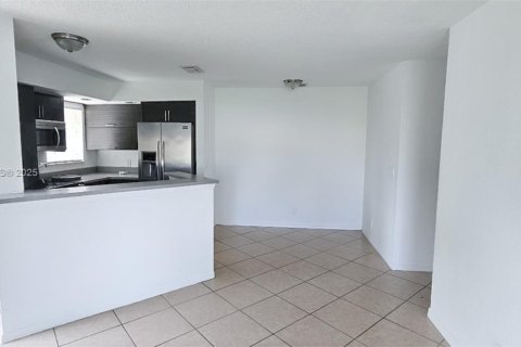 Condo in Margate, Florida, 2 bedrooms № 1933571 - photo 4