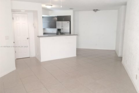 Condo in Margate, Florida, 2 bedrooms № 1933571 - photo 2