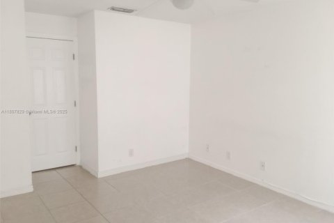 Condo in Margate, Florida, 2 bedrooms № 1933571 - photo 7