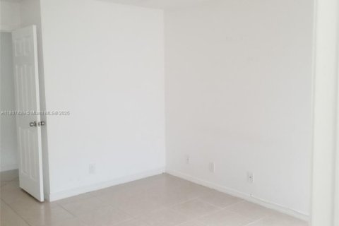 Condo in Margate, Florida, 2 bedrooms № 1933571 - photo 13