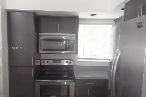 Condo in Margate, Florida, 2 bedrooms № 1933571 - photo 5