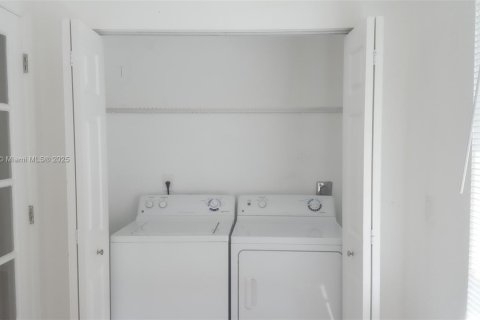 Condo in Margate, Florida, 2 bedrooms № 1933571 - photo 9