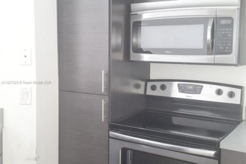 Condo in Margate, Florida, 2 bedrooms № 1933571 - photo 10