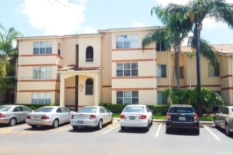 Condo in Margate, Florida, 2 bedrooms № 1933571 - photo 1