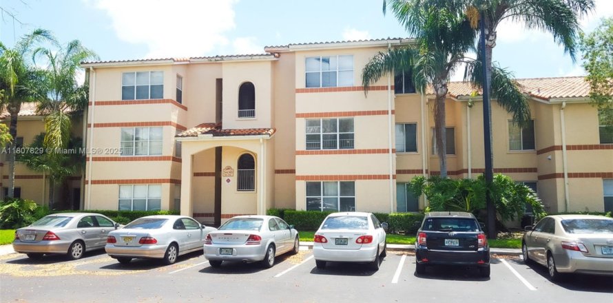 Condo in Margate, Florida, 2 bedrooms № 1933571