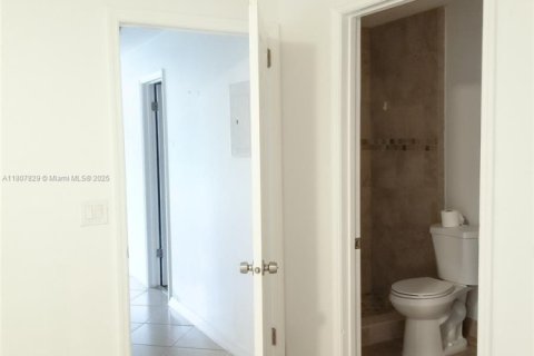 Condo in Margate, Florida, 2 bedrooms № 1933571 - photo 17