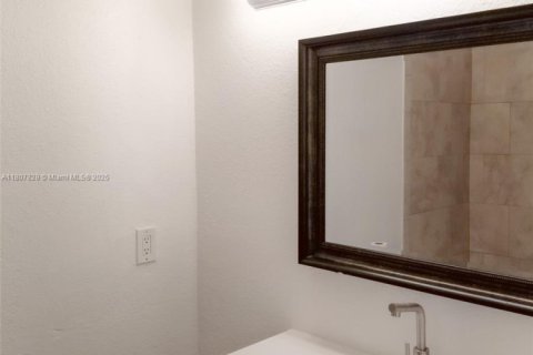 Condo in Margate, Florida, 2 bedrooms № 1933571 - photo 14