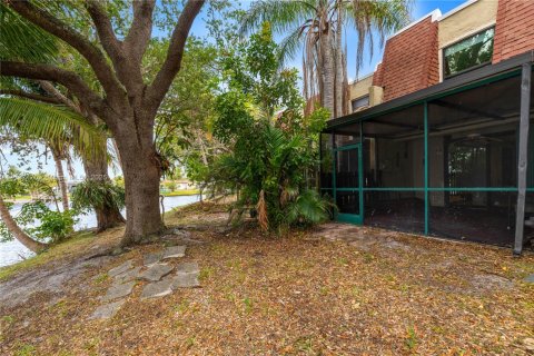 Купить таунхаус в Пемброк-Пайнс, Флорида 2 спальни, 96.62м2, № 2013249 - фото 24