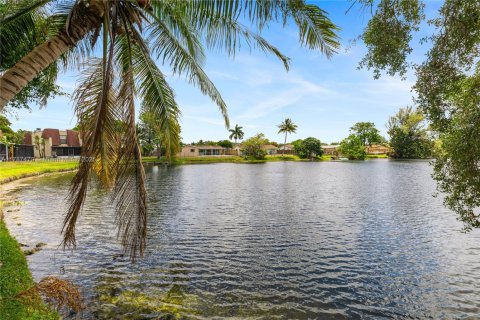 Купить таунхаус в Пемброк-Пайнс, Флорида 2 спальни, 96.62м2, № 2013249 - фото 26