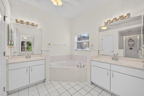 House in Clermont, Florida 3 bedrooms, 202.81 sq.m. № 2434892 - photo 20