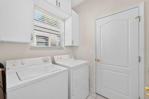 House in Clermont, Florida 3 bedrooms, 202.81 sq.m. № 2434892 - photo 25