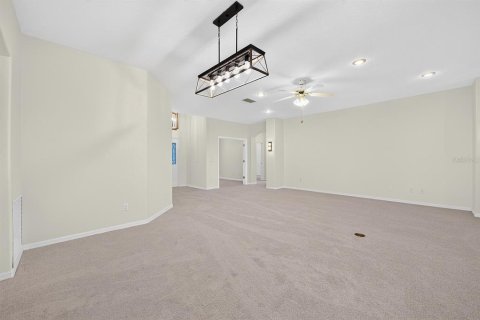House in Clermont, Florida 3 bedrooms, 202.81 sq.m. № 2434892 - photo 7