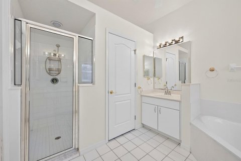 House in Clermont, Florida 3 bedrooms, 202.81 sq.m. № 2434892 - photo 21