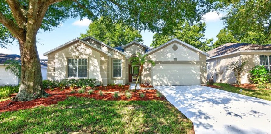 House in Clermont, Florida 3 bedrooms, 202.81 sq.m. № 2434892