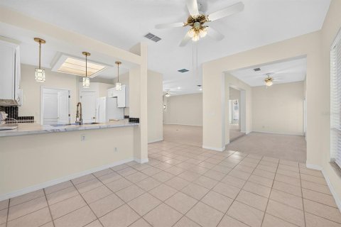 House in Clermont, Florida 3 bedrooms, 202.81 sq.m. № 2434892 - photo 14