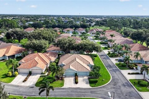 House in Lehigh Acres, Florida 2 bedrooms, 151.62 sq.m. № 2431194 - photo 4