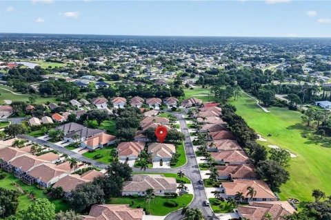 House in Lehigh Acres, Florida 2 bedrooms, 151.62 sq.m. № 2431194 - photo 2