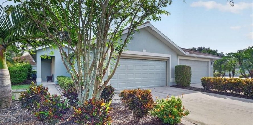 House in Lehigh Acres, Florida 2 bedrooms, 151.62 sq.m. № 2431194