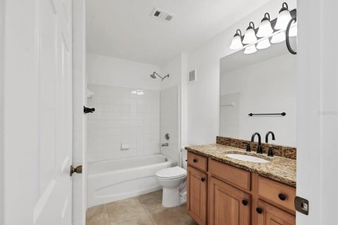Condo in Lakewood Ranch, Florida, 2 bedrooms  № 1819165 - photo 22