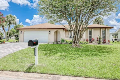 House in Port Richey, Florida 3 bedrooms, 158.03 sq.m. № 2217296 - photo 29