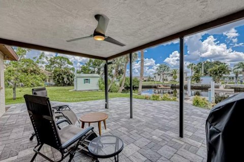 House in Port Richey, Florida 3 bedrooms, 158.03 sq.m. № 2217296 - photo 27